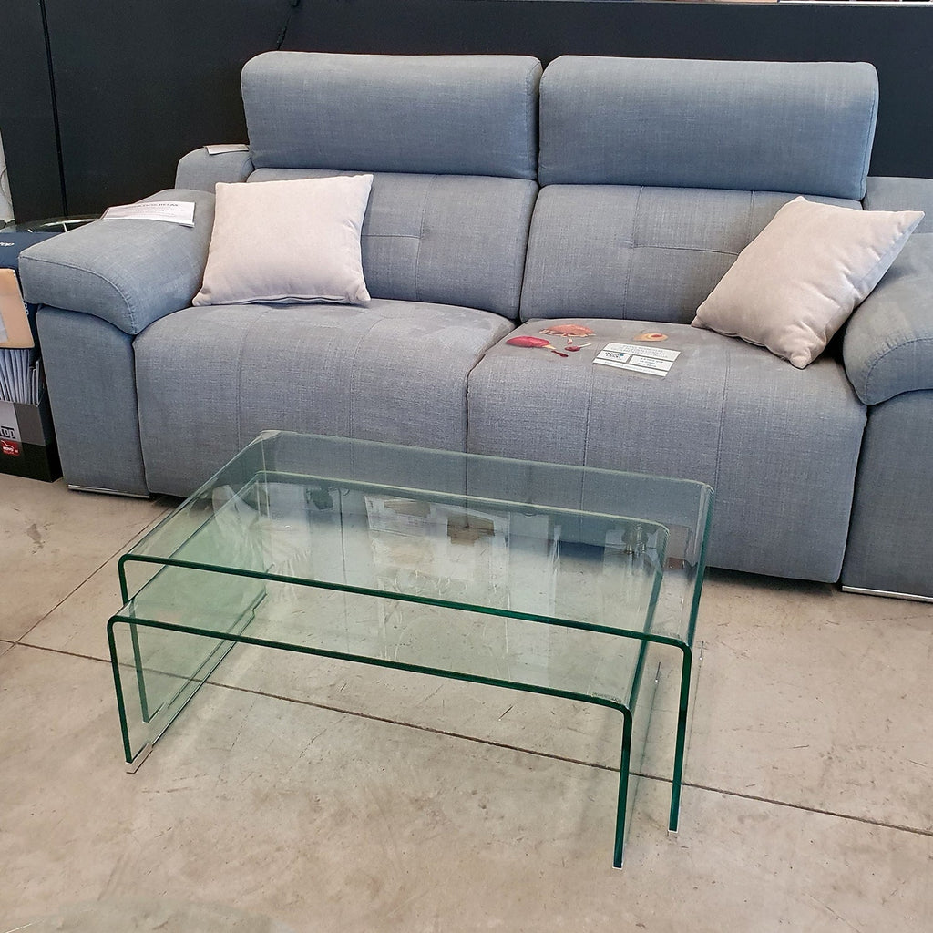 Mesa de centro de cristal curvado, ideal para colocarla delante de un sofá